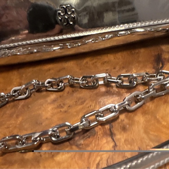 Tory Burch Robinson Mirror Metallic Silver Patent Leather Chain Strap - Picture 3 of 13